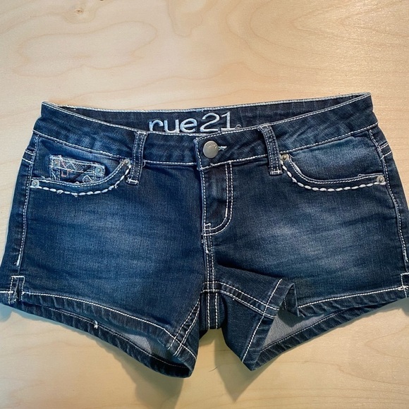 Rue 21 Jean Shorts Size 3/4 (GQ) - Picture 2 of 15